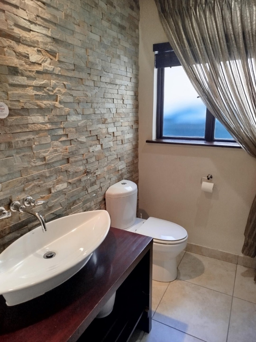 To Let 4 Bedroom Property for Rent in Sandown Gauteng