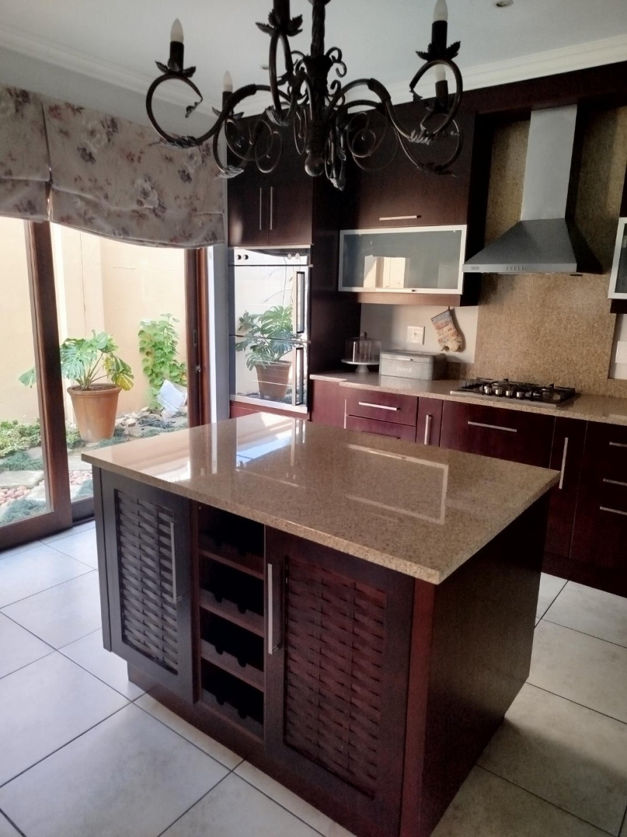 To Let 4 Bedroom Property for Rent in Sandown Gauteng