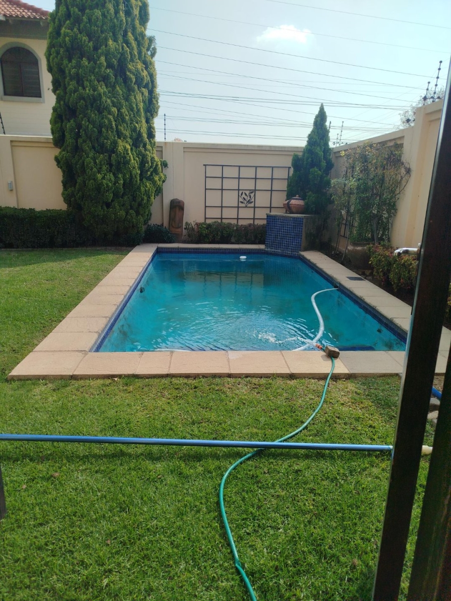 To Let 4 Bedroom Property for Rent in Sandown Gauteng
