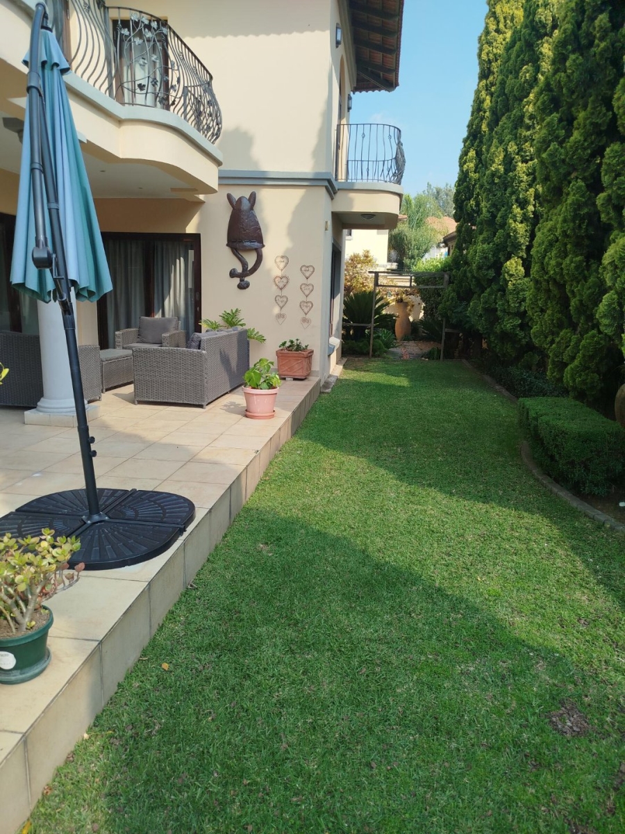 To Let 4 Bedroom Property for Rent in Sandown Gauteng