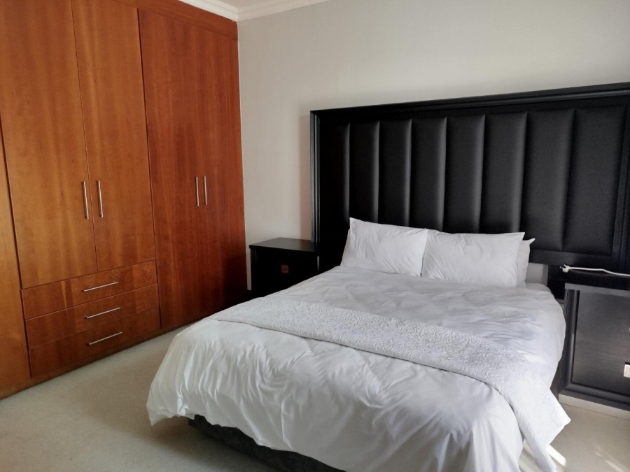 To Let 4 Bedroom Property for Rent in Sandown Gauteng