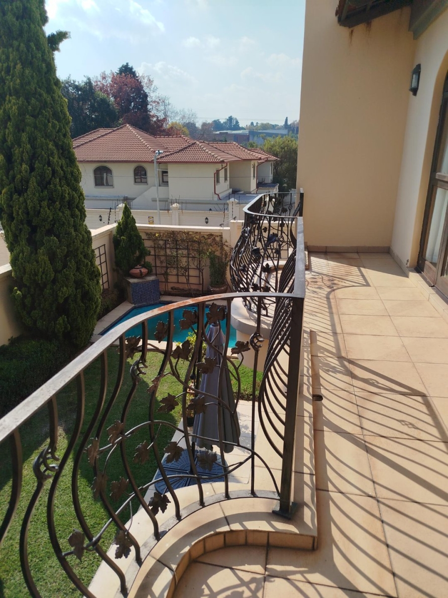 To Let 4 Bedroom Property for Rent in Sandown Gauteng