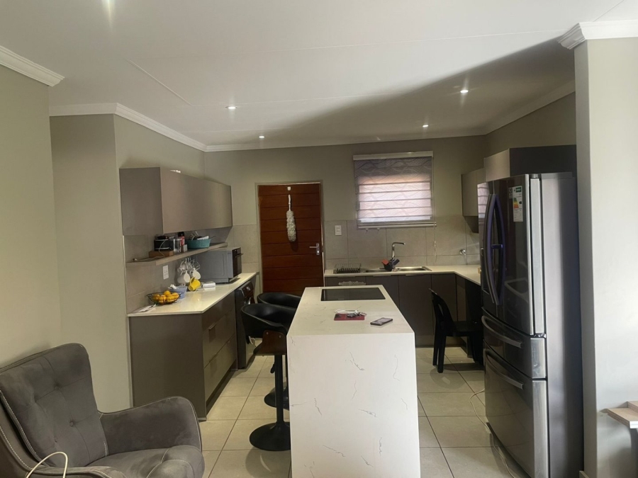 To Let 3 Bedroom Property for Rent in Lion Pride Gauteng