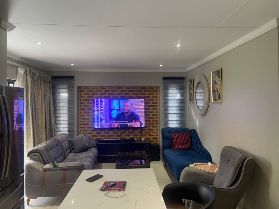 To Let 3 Bedroom Property for Rent in Lion Pride Gauteng
