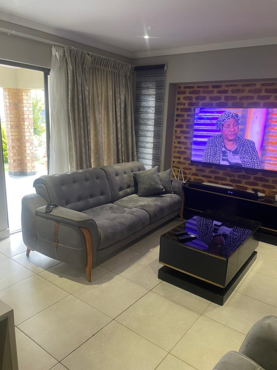 To Let 3 Bedroom Property for Rent in Lion Pride Gauteng
