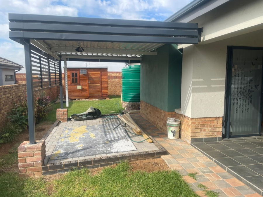 To Let 3 Bedroom Property for Rent in Lion Pride Gauteng