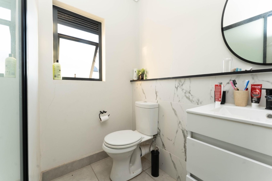 To Let 2 Bedroom Property for Rent in Waterfall Heights Gauteng