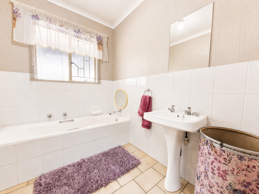 3 Bedroom Property for Sale in Sunward Park Gauteng