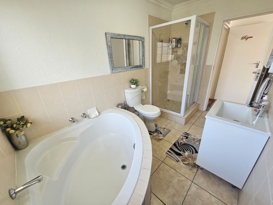 3 Bedroom Property for Sale in Heuwelsig Estate Gauteng