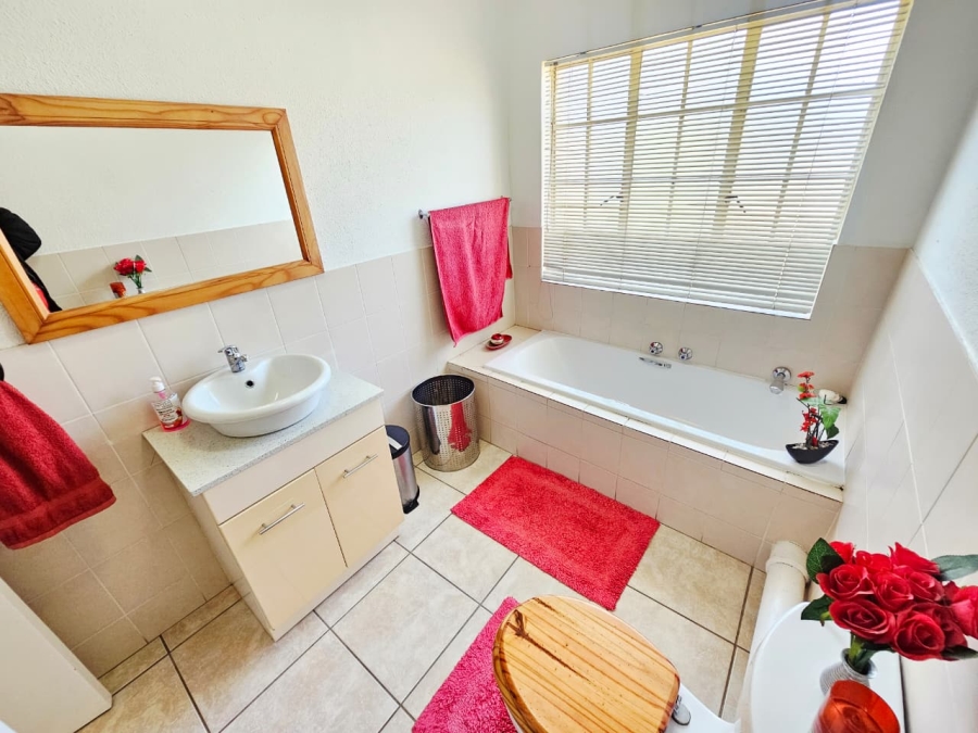3 Bedroom Property for Sale in Heuwelsig Estate Gauteng