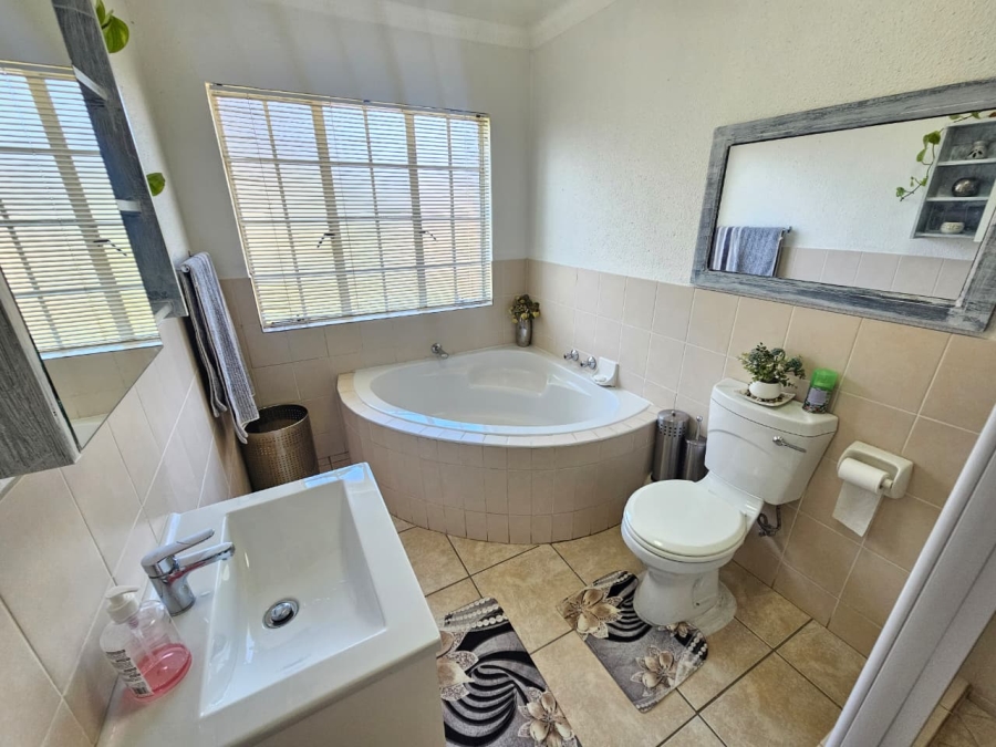 3 Bedroom Property for Sale in Heuwelsig Estate Gauteng
