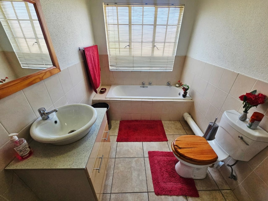 3 Bedroom Property for Sale in Heuwelsig Estate Gauteng