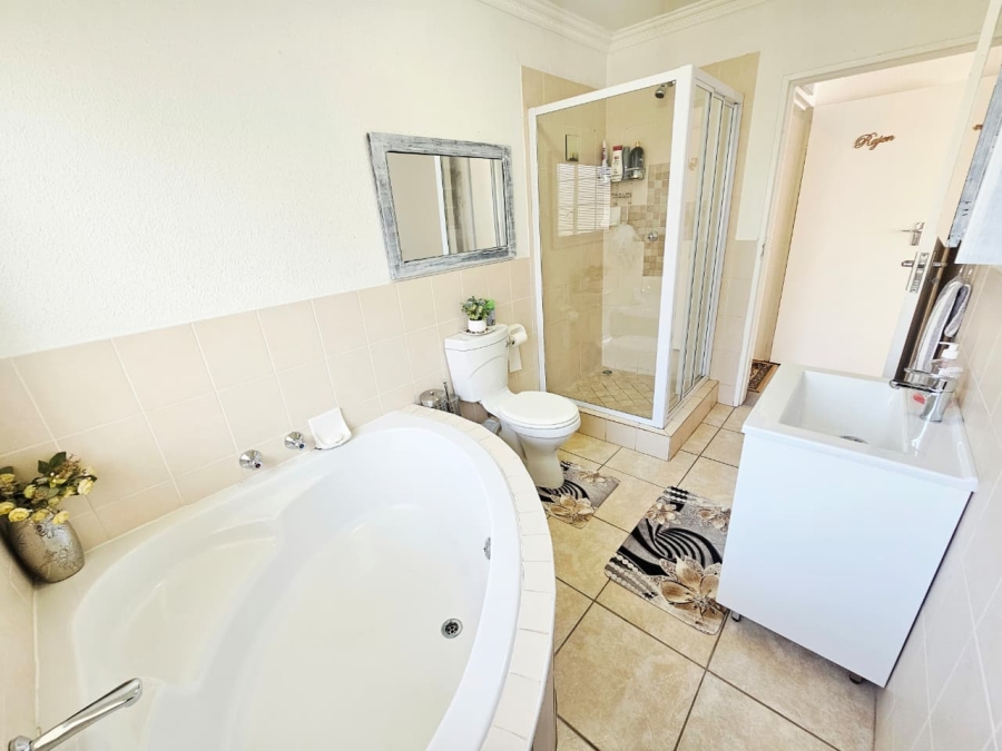3 Bedroom Property for Sale in Heuwelsig Estate Gauteng