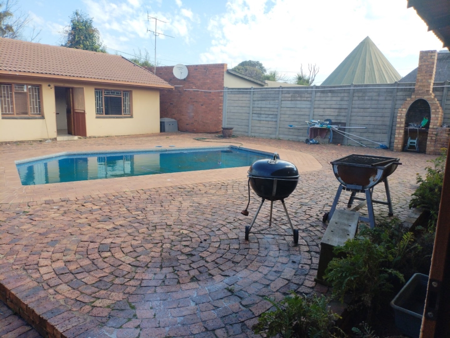 3 Bedroom Property for Sale in Casseldale Gauteng