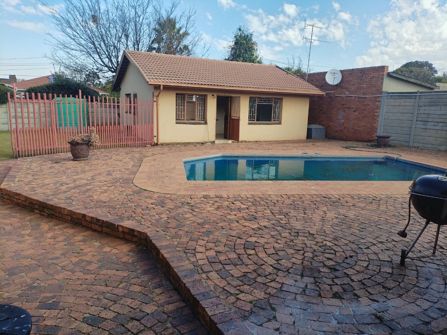 3 Bedroom Property for Sale in Casseldale Gauteng