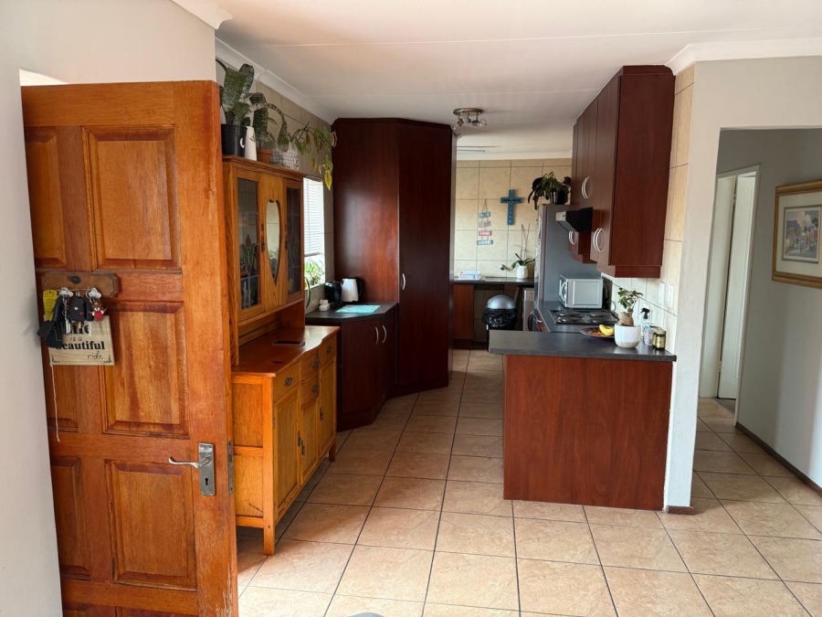 3 Bedroom Property for Sale in Glen Marais Gauteng
