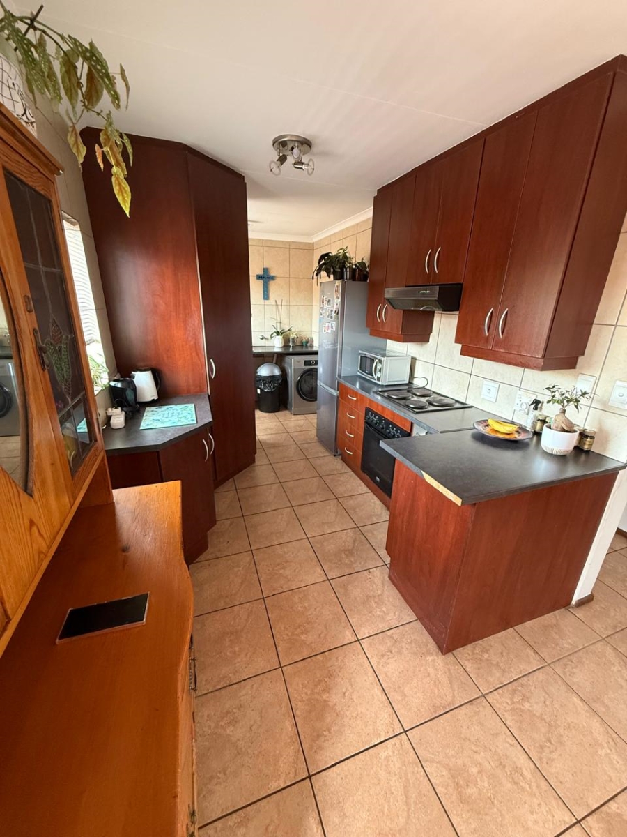 3 Bedroom Property for Sale in Glen Marais Gauteng