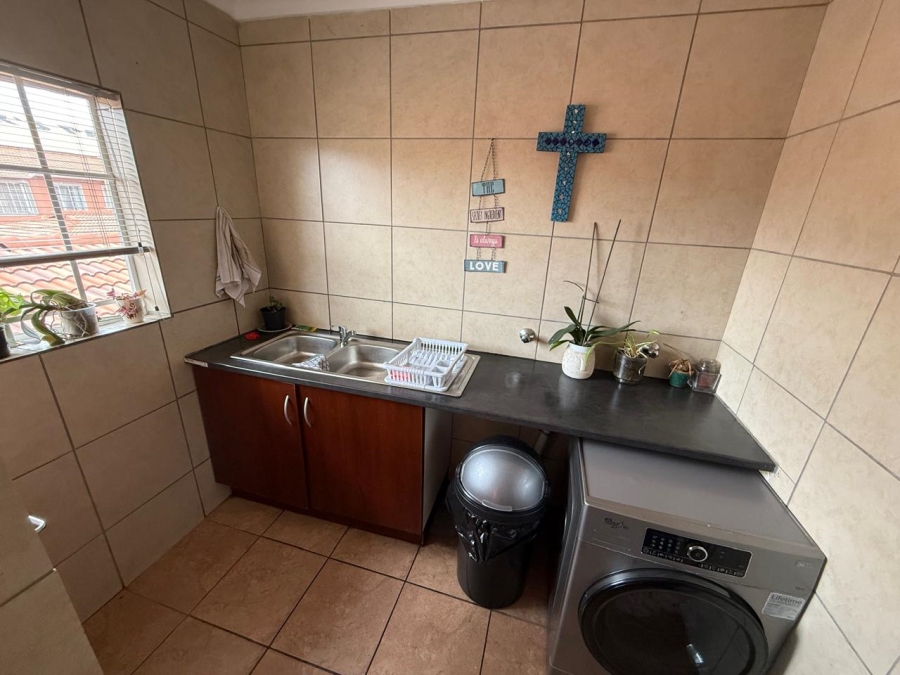 3 Bedroom Property for Sale in Glen Marais Gauteng