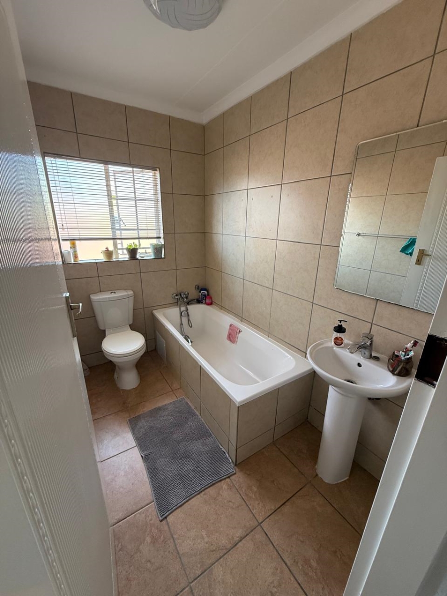 3 Bedroom Property for Sale in Glen Marais Gauteng