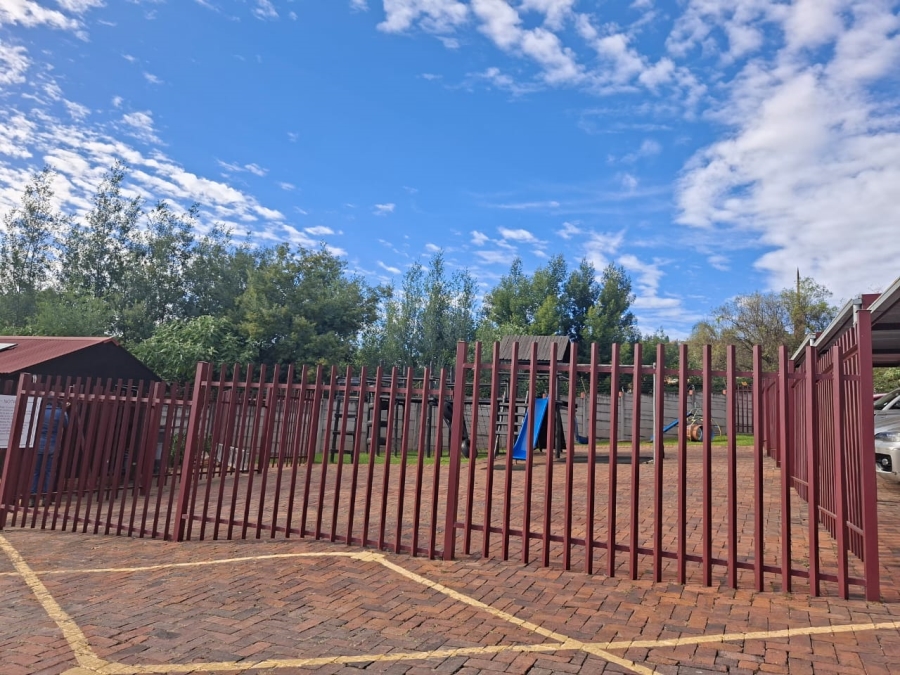 2 Bedroom Property for Sale in Roodekrans Gauteng