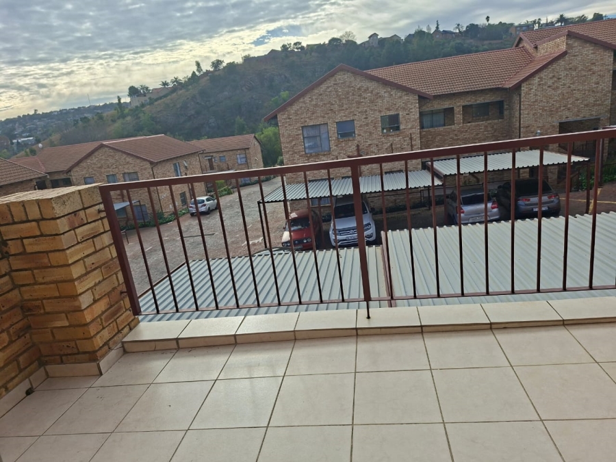 2 Bedroom Property for Sale in Roodekrans Gauteng