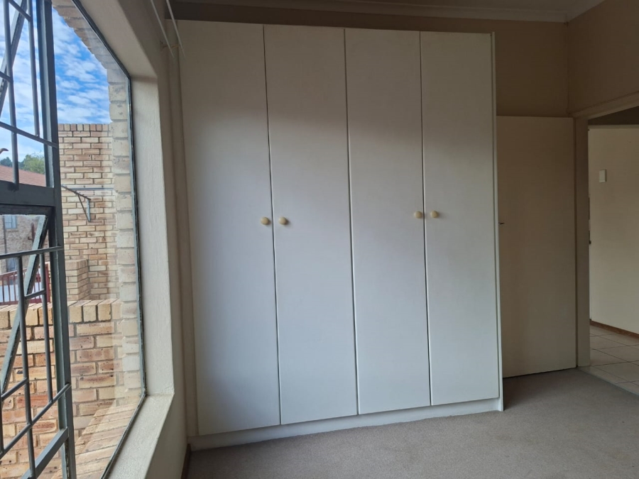 2 Bedroom Property for Sale in Roodekrans Gauteng