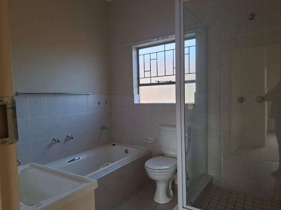 2 Bedroom Property for Sale in Roodekrans Gauteng