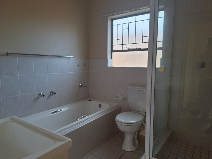 2 Bedroom Property for Sale in Roodekrans Gauteng