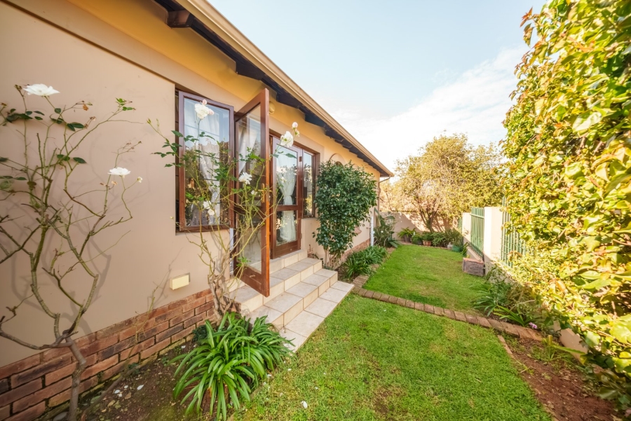To Let 3 Bedroom Property for Rent in Modderfontein Gauteng
