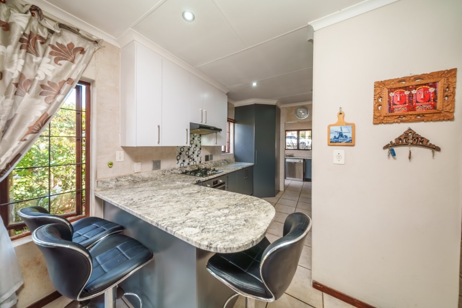 To Let 3 Bedroom Property for Rent in Modderfontein Gauteng