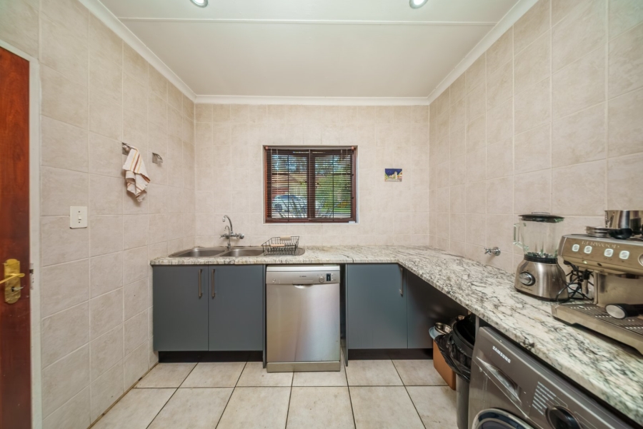 To Let 3 Bedroom Property for Rent in Modderfontein Gauteng