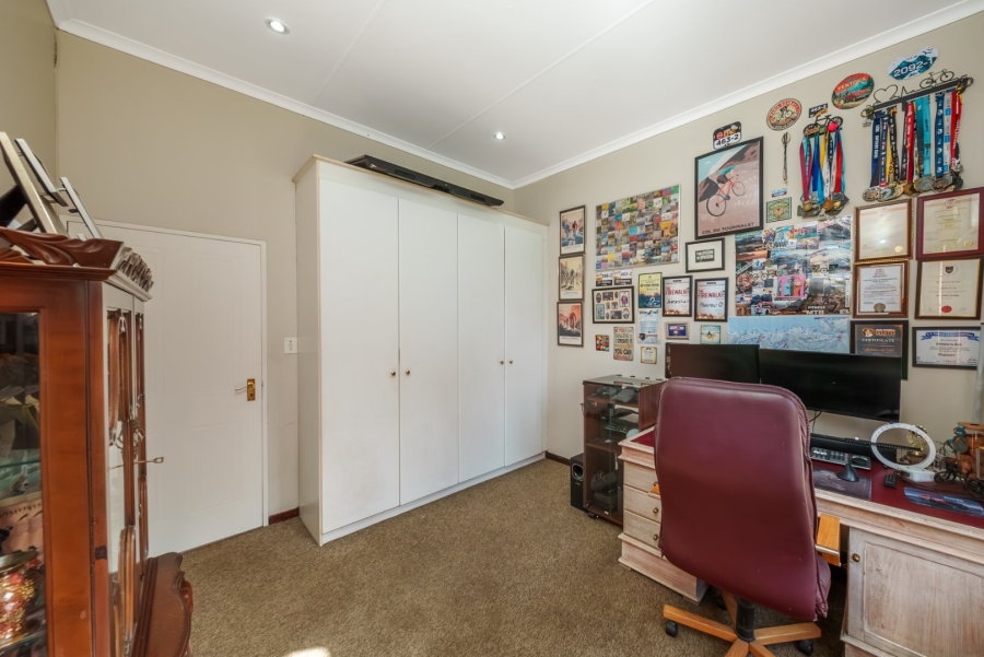 To Let 3 Bedroom Property for Rent in Modderfontein Gauteng