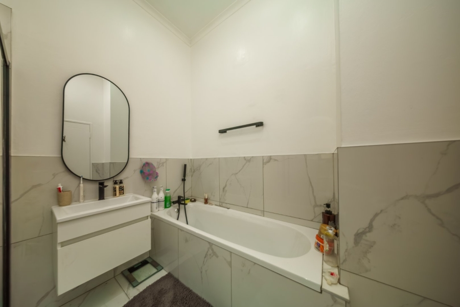 To Let 3 Bedroom Property for Rent in Modderfontein Gauteng