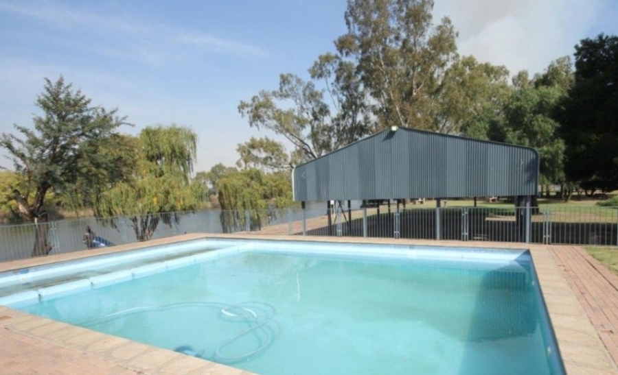 Commercial Property for Sale in Riverspray Lifestyle Estate Gauteng