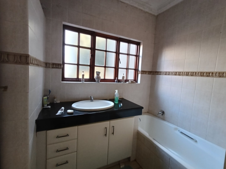 4 Bedroom Property for Sale in Raslouw Gauteng