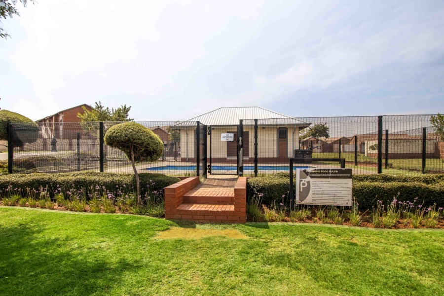 2 Bedroom Property for Sale in Noordwyk Gauteng