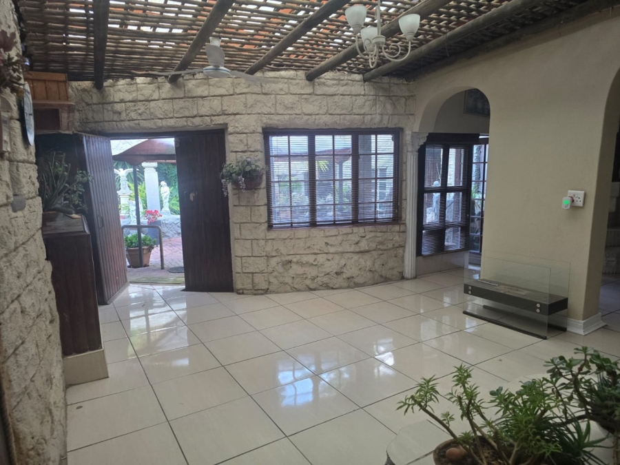 7 Bedroom Property for Sale in Marlands Gauteng