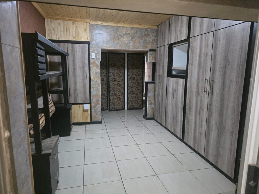 7 Bedroom Property for Sale in Marlands Gauteng