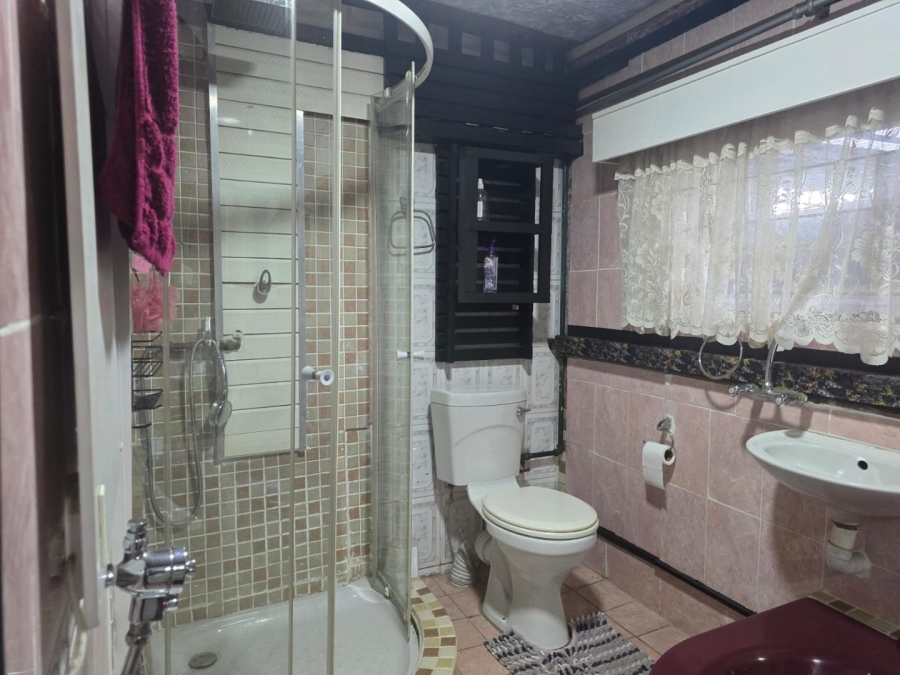 7 Bedroom Property for Sale in Marlands Gauteng