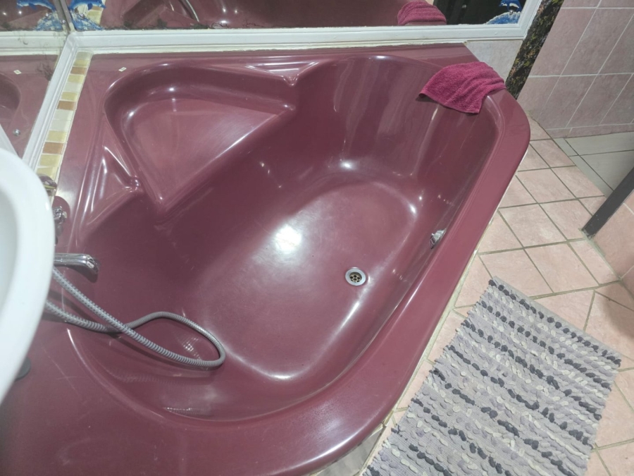7 Bedroom Property for Sale in Marlands Gauteng