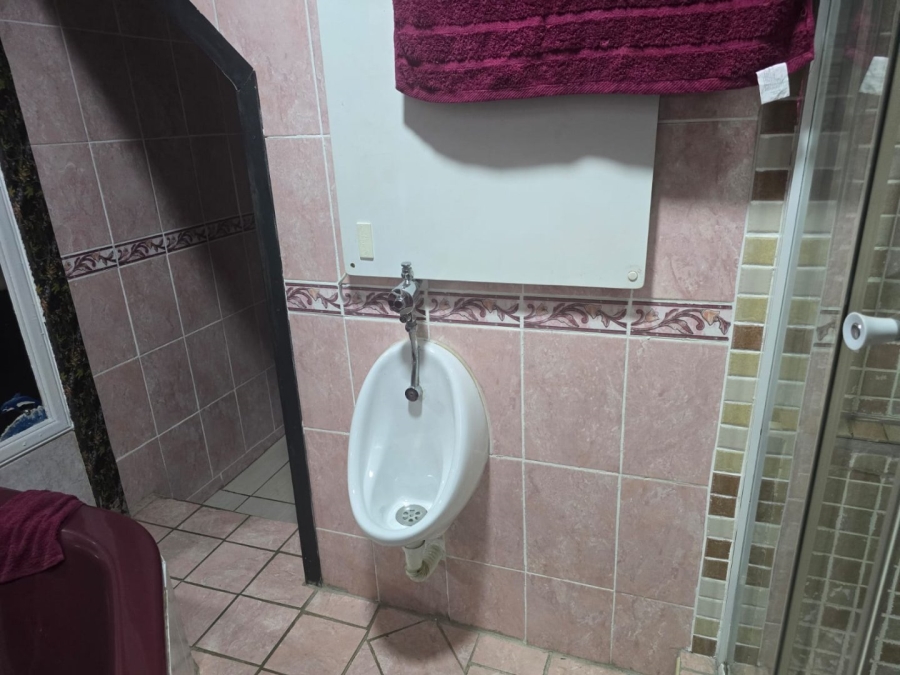 7 Bedroom Property for Sale in Marlands Gauteng