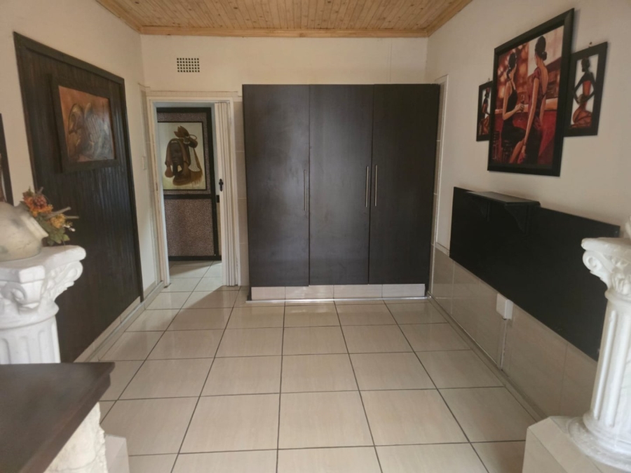 7 Bedroom Property for Sale in Marlands Gauteng