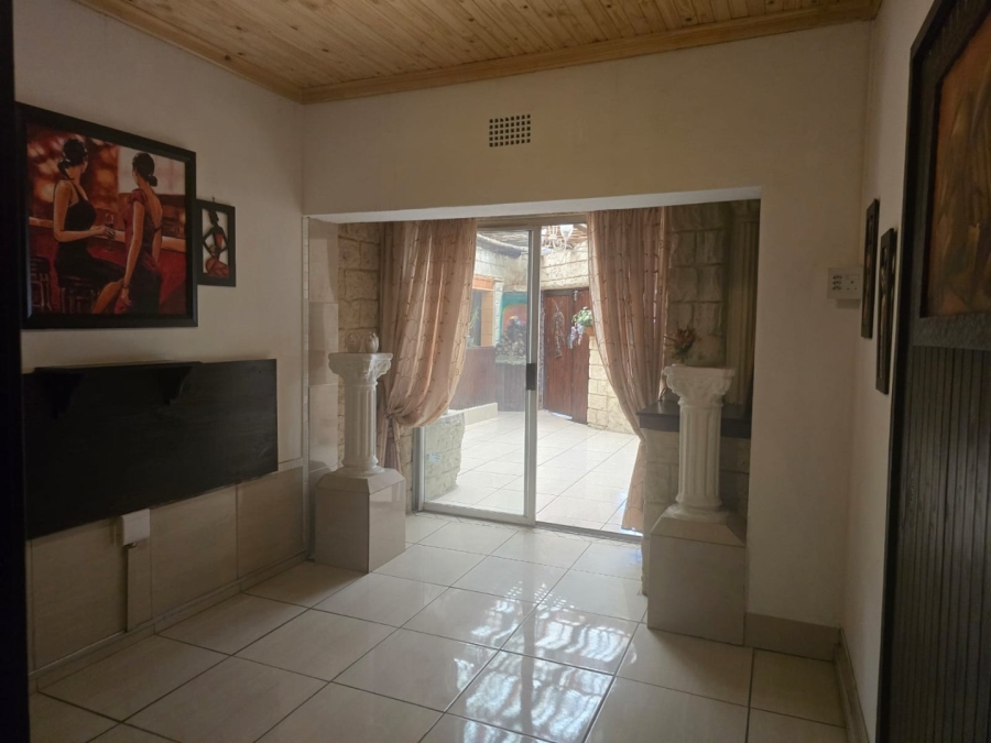 7 Bedroom Property for Sale in Marlands Gauteng