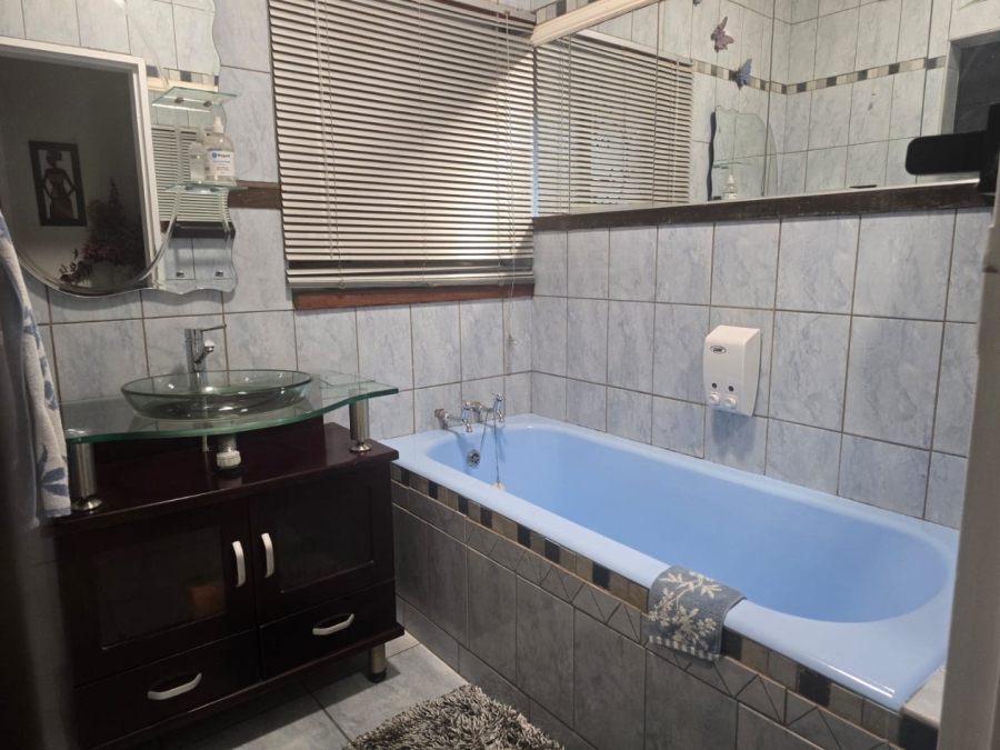 7 Bedroom Property for Sale in Marlands Gauteng
