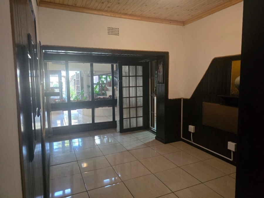 7 Bedroom Property for Sale in Marlands Gauteng