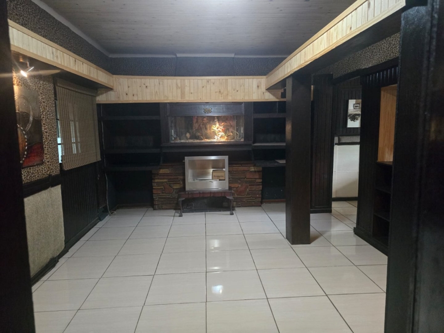 7 Bedroom Property for Sale in Marlands Gauteng