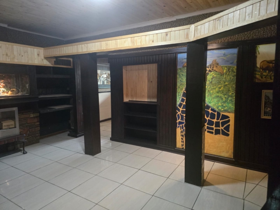 7 Bedroom Property for Sale in Marlands Gauteng