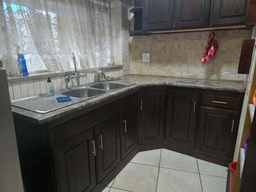 7 Bedroom Property for Sale in Marlands Gauteng