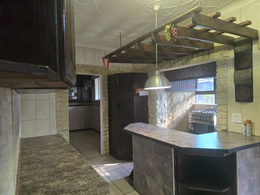 7 Bedroom Property for Sale in Marlands Gauteng