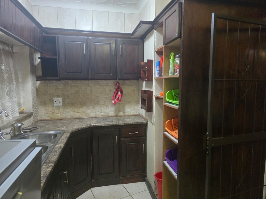 7 Bedroom Property for Sale in Marlands Gauteng